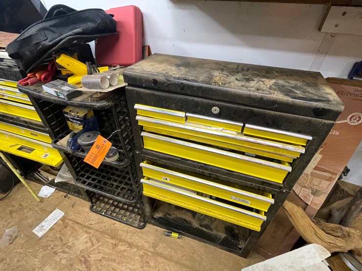 #7111-•-toolbox-and-contents-image-1