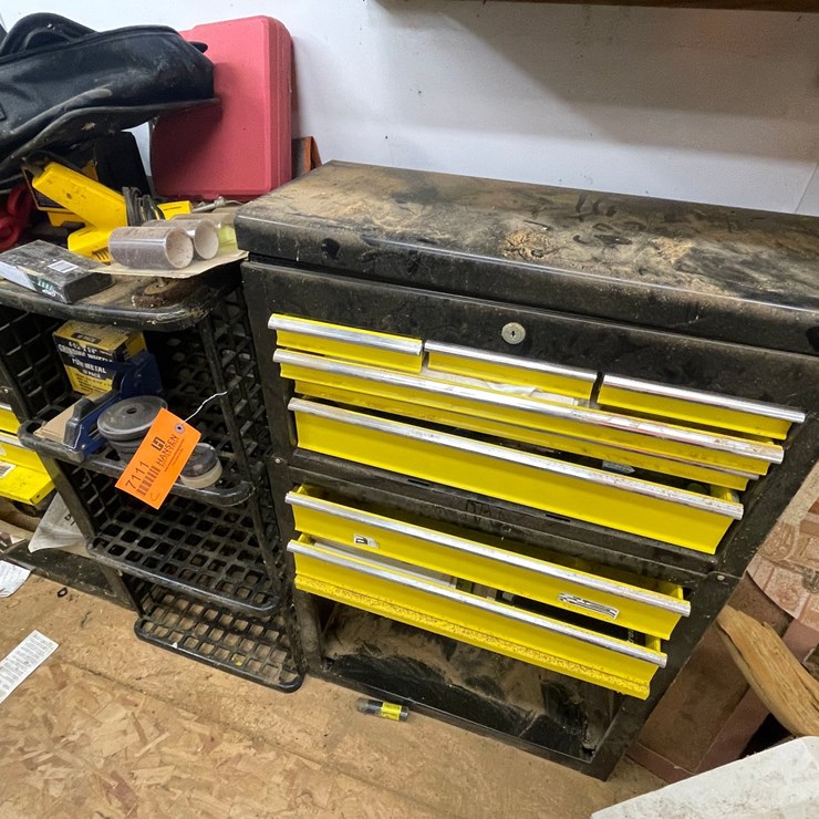 #7111 • Toolbox and Contents