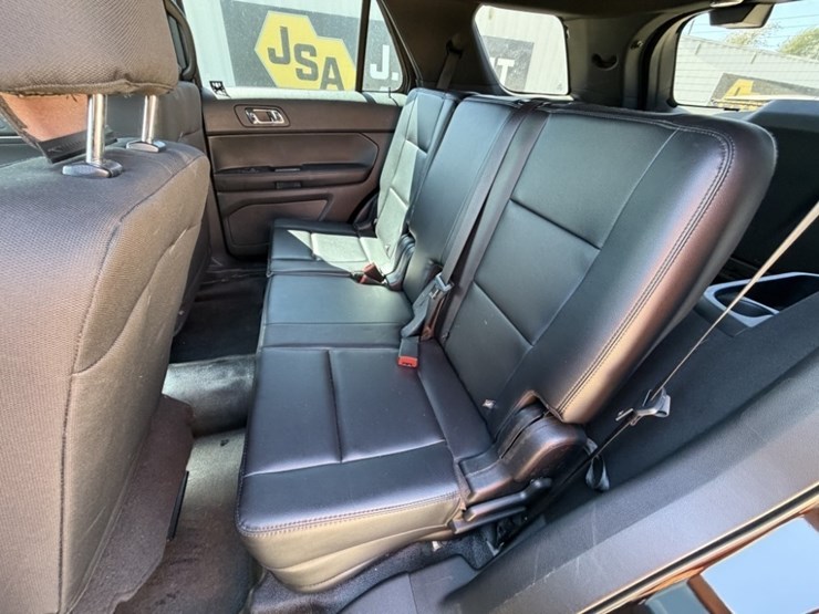 2017-ford-explorer-image-22
