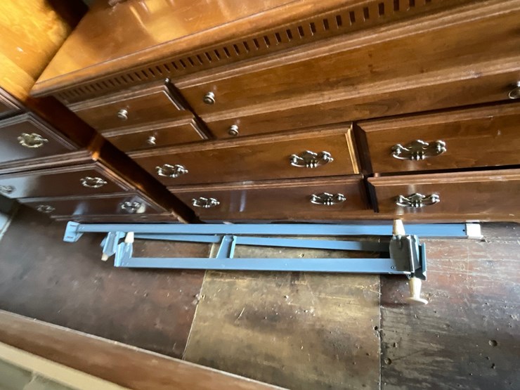 dresser-33-image-8
