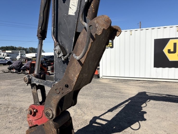 2011-deere-85d-image-17