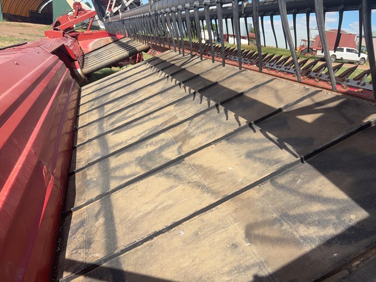 2004-case-ih-8220-image-19