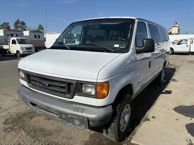 2007-ford-e350-image-1