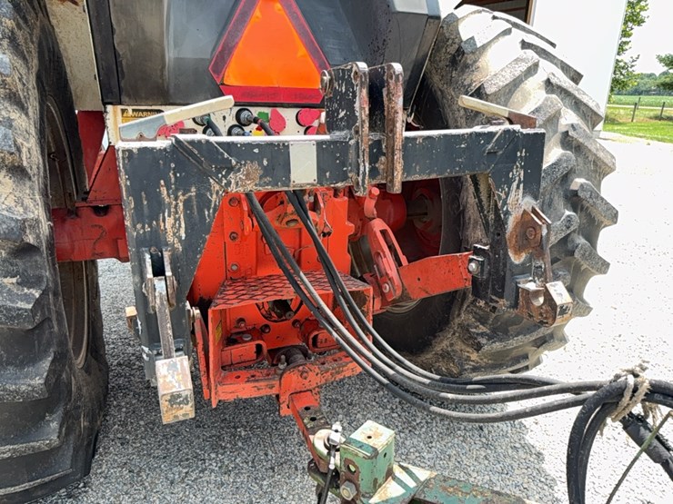 case-2590-tractor-image-12