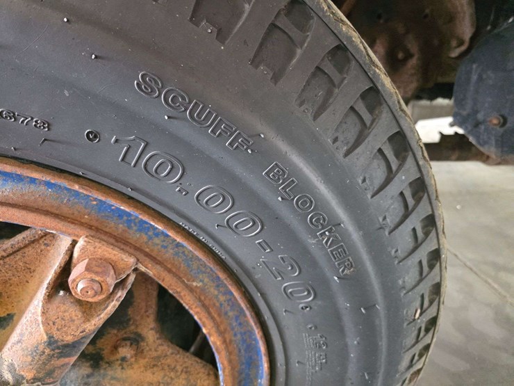 1974-ford-800-image-44