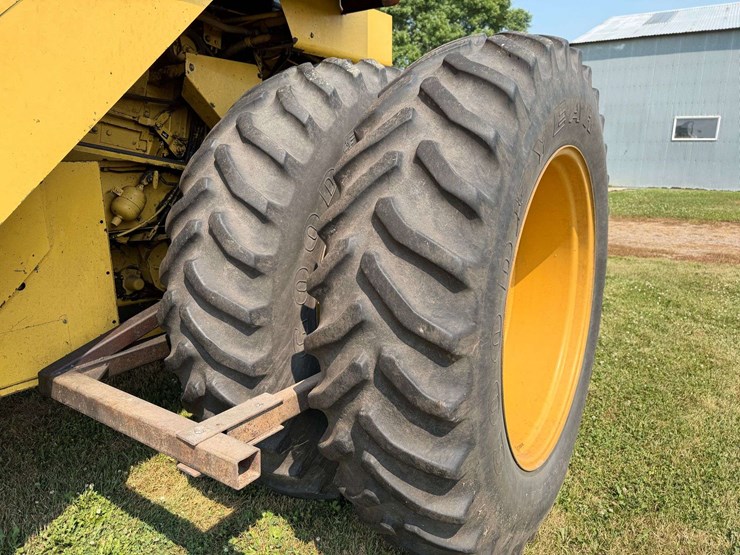 1992-new-holland-tr86-image-15