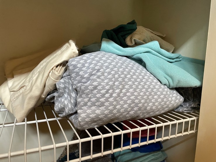 #7300-•-contents-of-closet-image-3