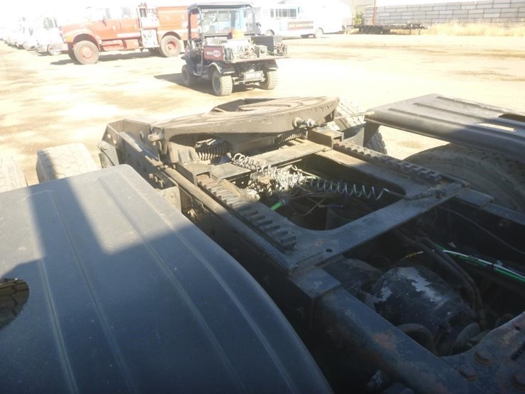 2012-freightliner-cascadia-113-image-8
