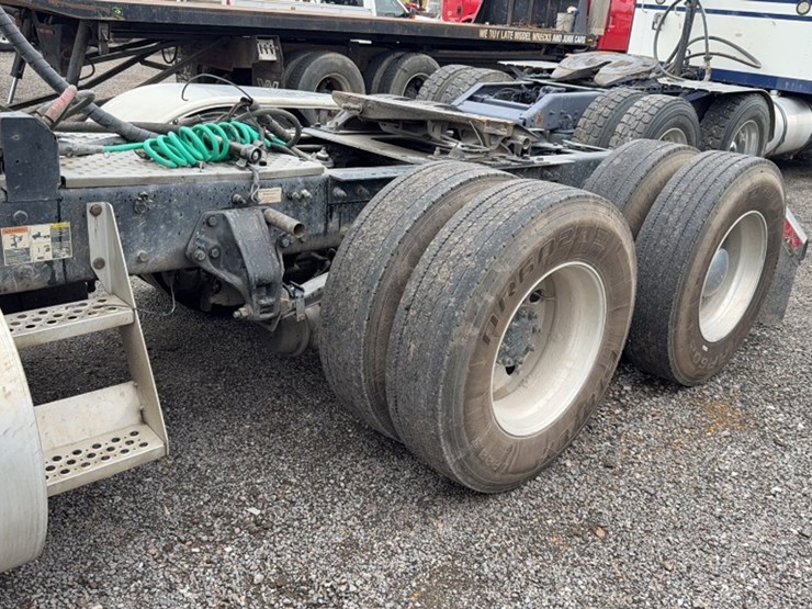 2015-kenworth-t880-image-10