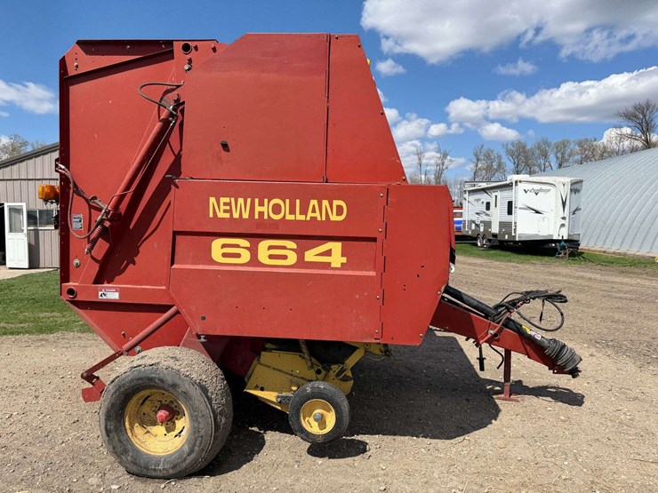 new-holland-664-image-2