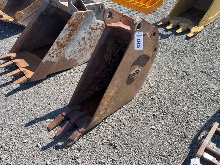 #2007-•-hensley-12"-backhoe-bucket-image-1