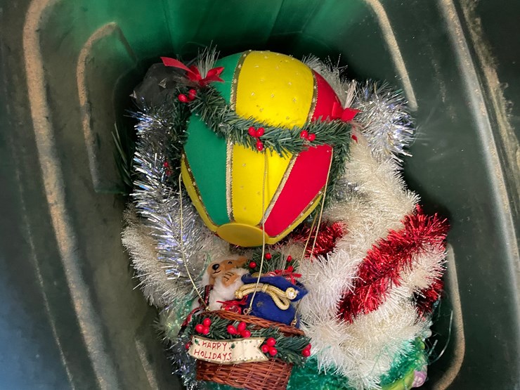 #4716-•-assortment-of-christmas-items-image-14
