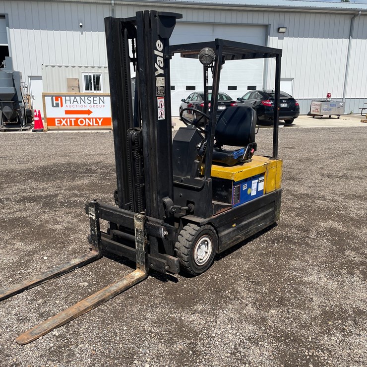 #2407 • Yale Electric Forklift