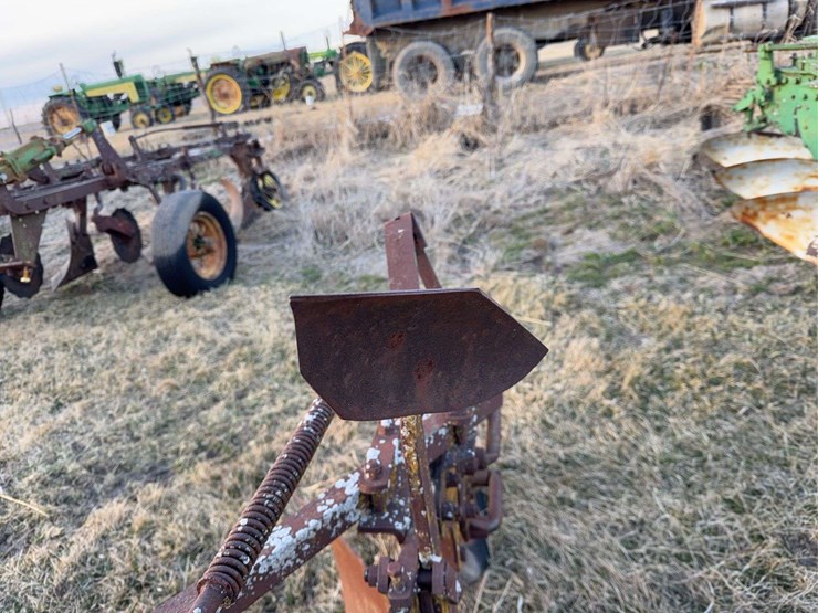 john-deere-pull-type-three-bottom-plow-image-27