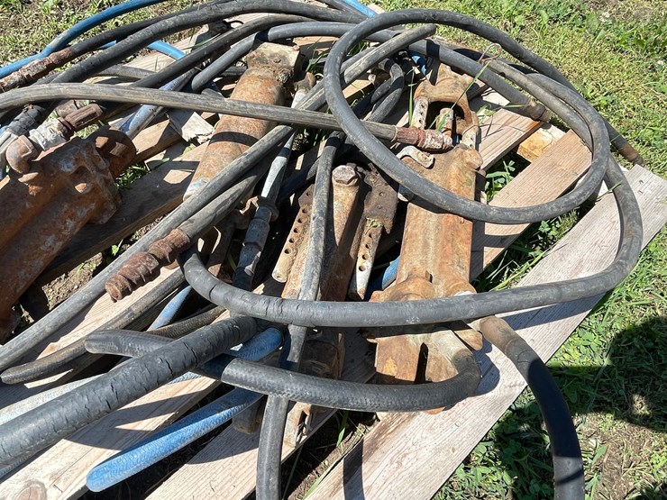 #4703-•-(3)-john-deere-cylinders-and-(1)-oliver-cylinder-image-9
