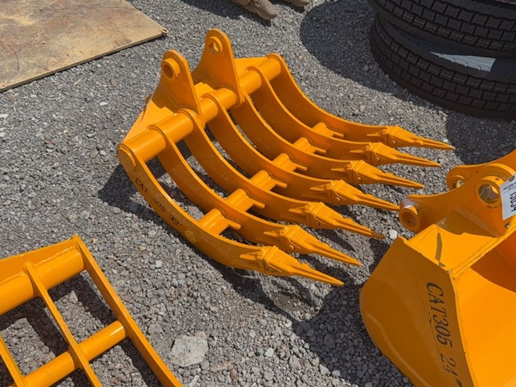 caterpillar-305-image-1