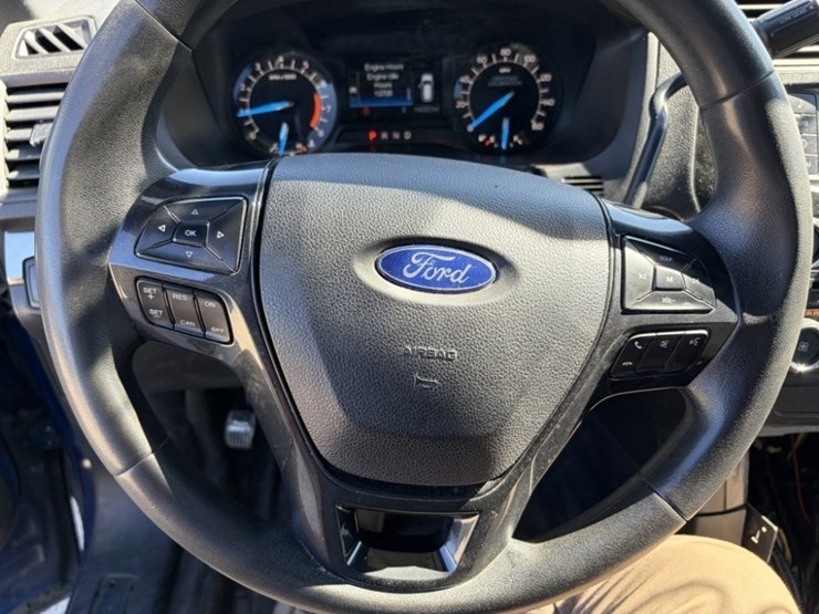2018-ford-explorer-image-32