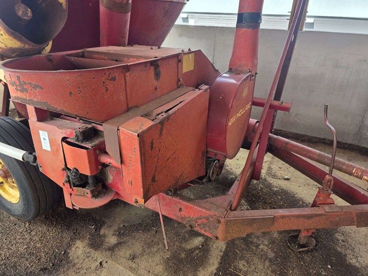 new-holland-352-image-9