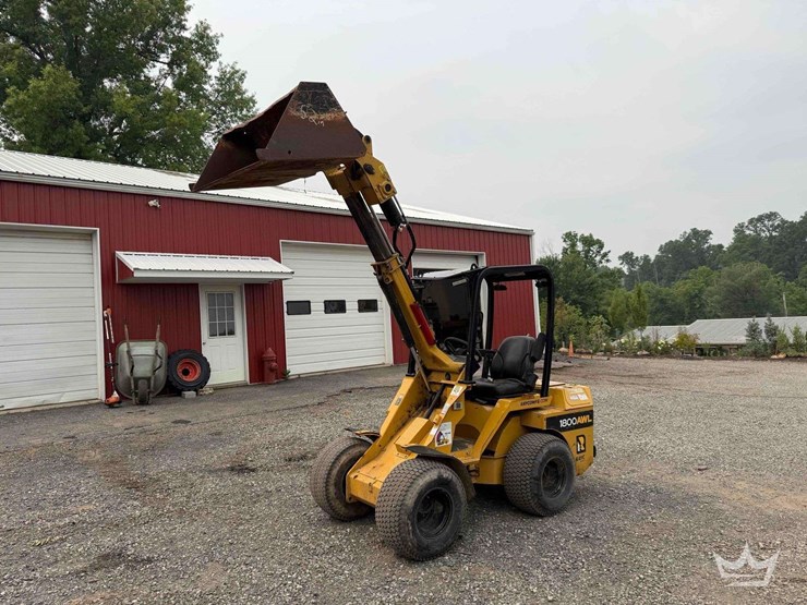2022-rayco-1800wl-mini-articulated-wheel-loader-image-27