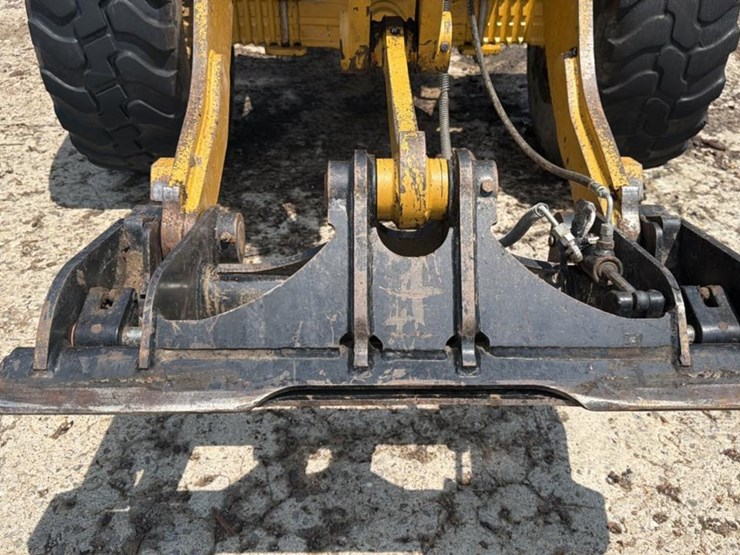 2015-caterpillar-908h2-image-11