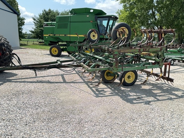 john-deere-1010-image-2