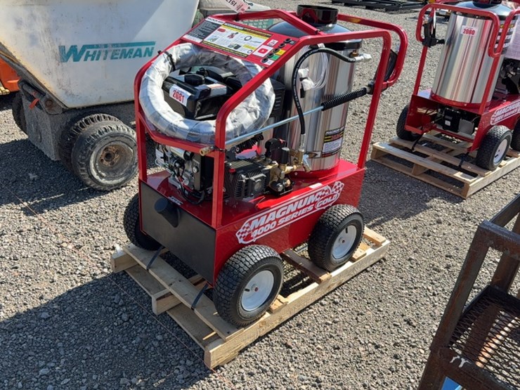 #2081-•-magnum-4000-series-heated-pressure-washer-image-1