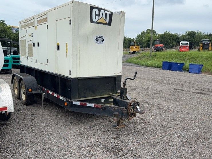 #2099-•-cat-x0200-2-towable-generator-image-2