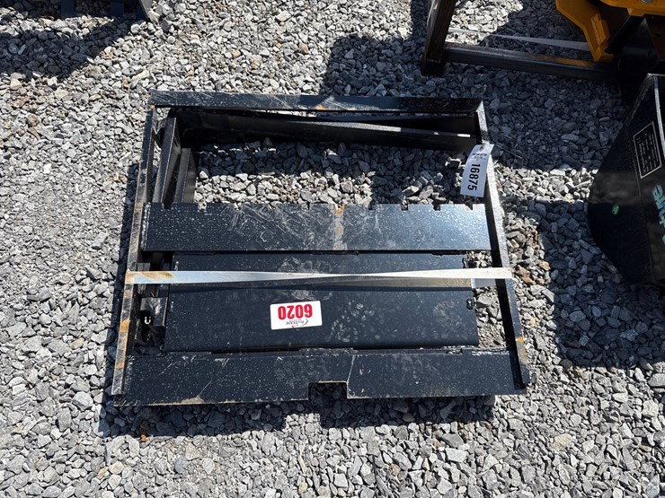 #6020-•-30"-dingo-pallet-forks-image-1