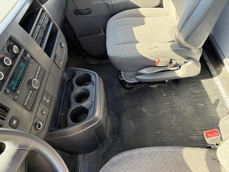 2017-chevrolet-express-g3500-image-19