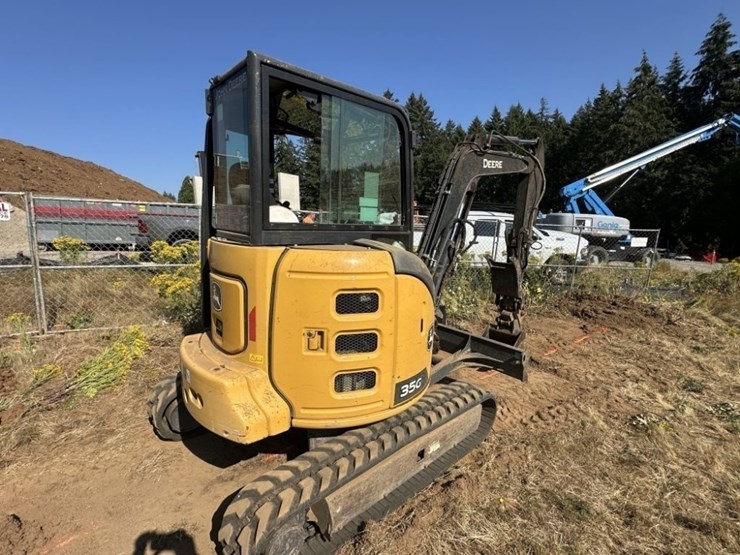 2021-deere-35g-image-3