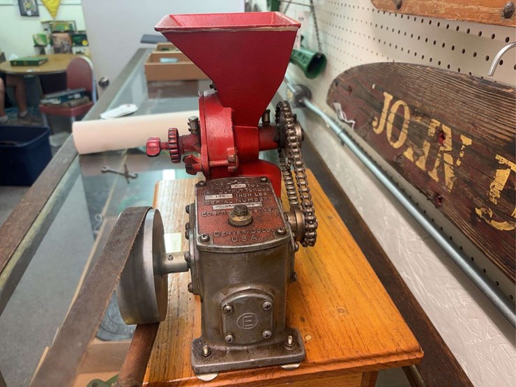 1/2-scale-john-deere-model-e-horse-hit-and-miss-wngine-and-arcade-burr-mill-image-17