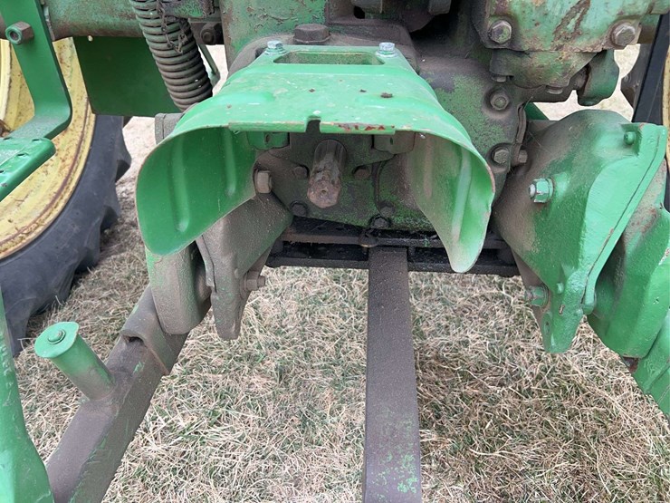john-deere-520-image-37