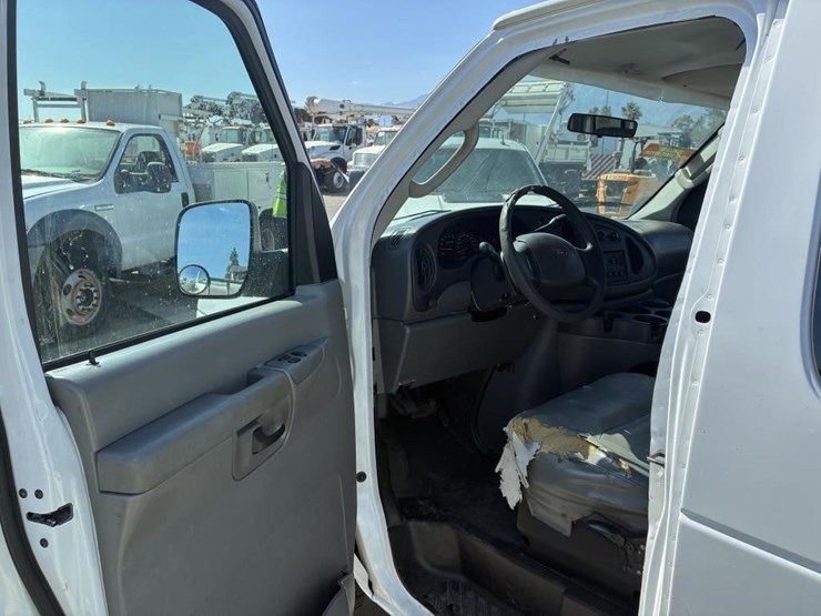 2007-ford-e350-image-16