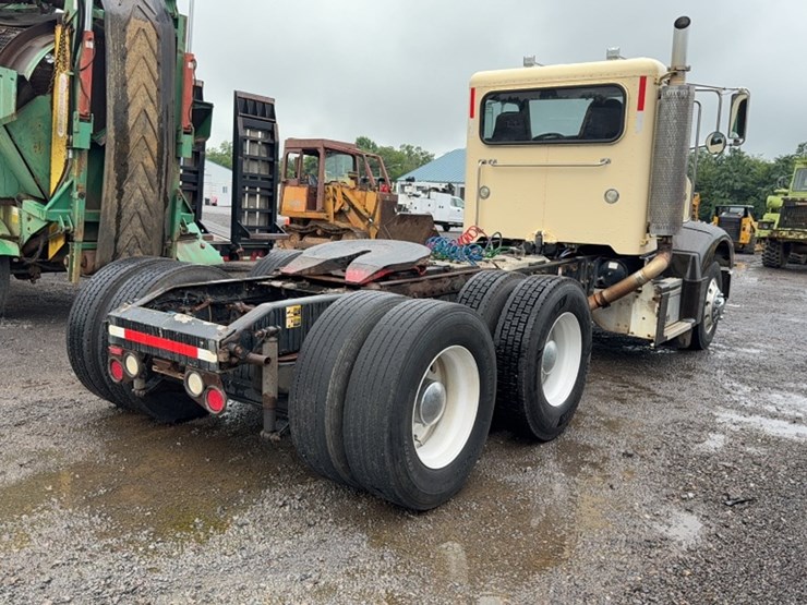 2006-peterbilt-385-image-6