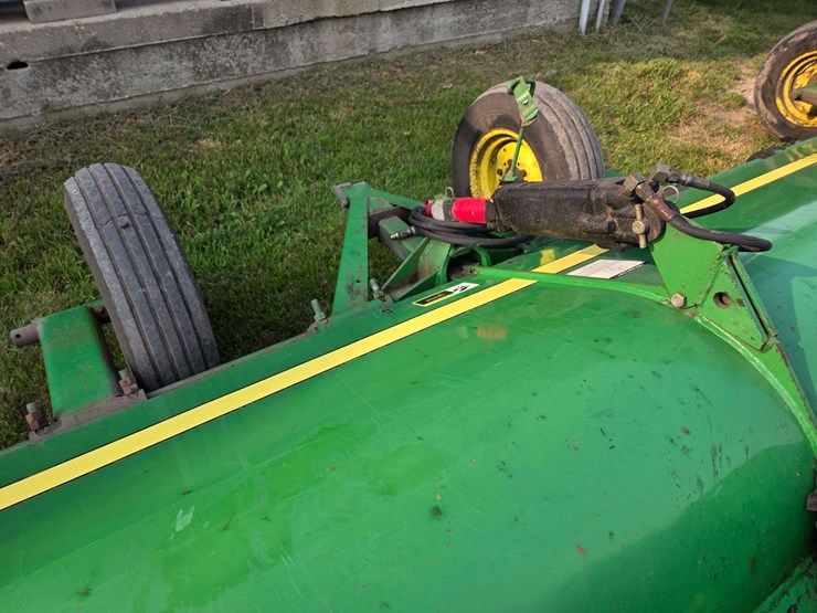 john-deere-220-image-15
