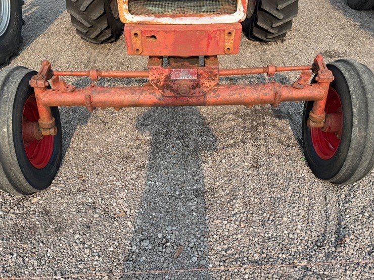 #3047-•-mccormick-farmall-560-tractor-image-4