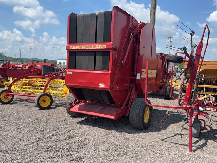 new-holland-650-image-5