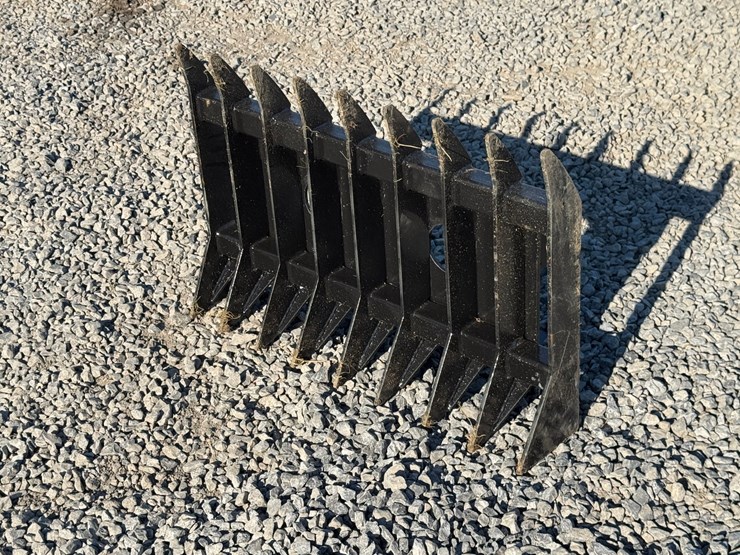 #4042-•-31-inch-mini-skid-steer-root-rake-image-2