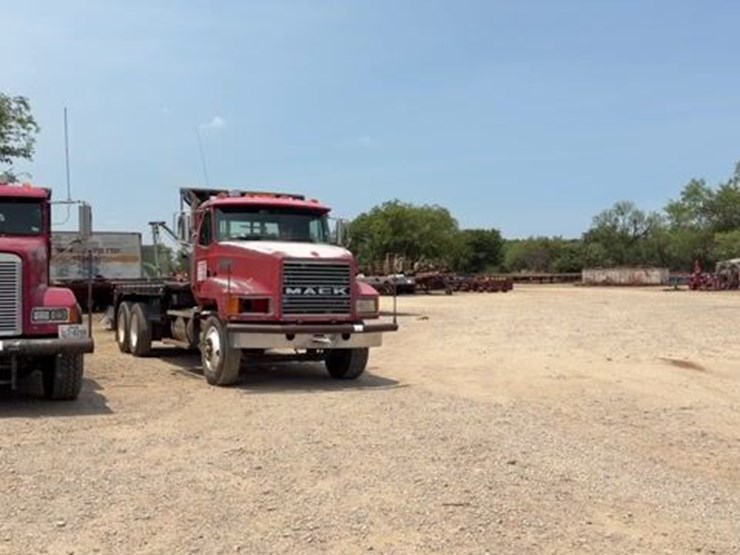 2000-mack-ch612-image-1