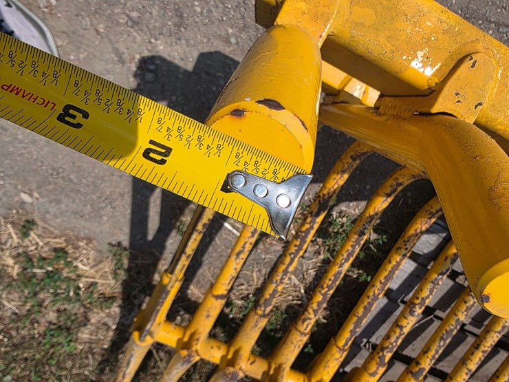 shoule-hb-7-rock-fork,-has-bolt-on-mounts,-84”-wide,-1-3/8”-round-bar-tine,-5”-spacing,-heavy-duty,-image-4
