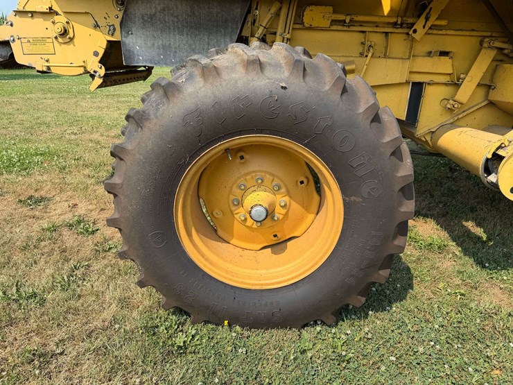 1992-new-holland-tr86-image-16