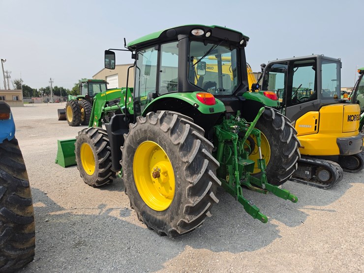 2022-john-deere-6110m-image-15