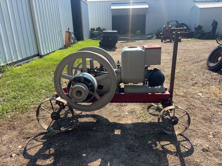 monitor-5-horse-hit-and-miss-engine-with-cart-image-4