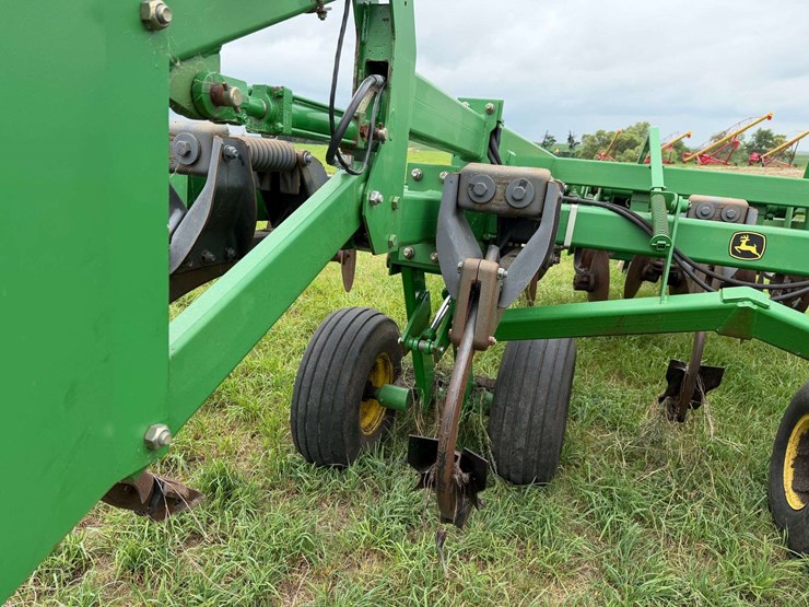 john-deere-2700-image-30