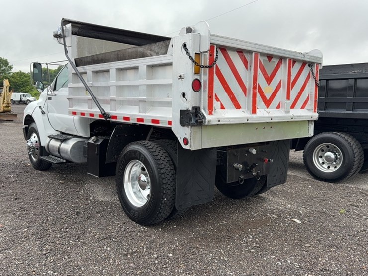 2013-ford-f750-image-10