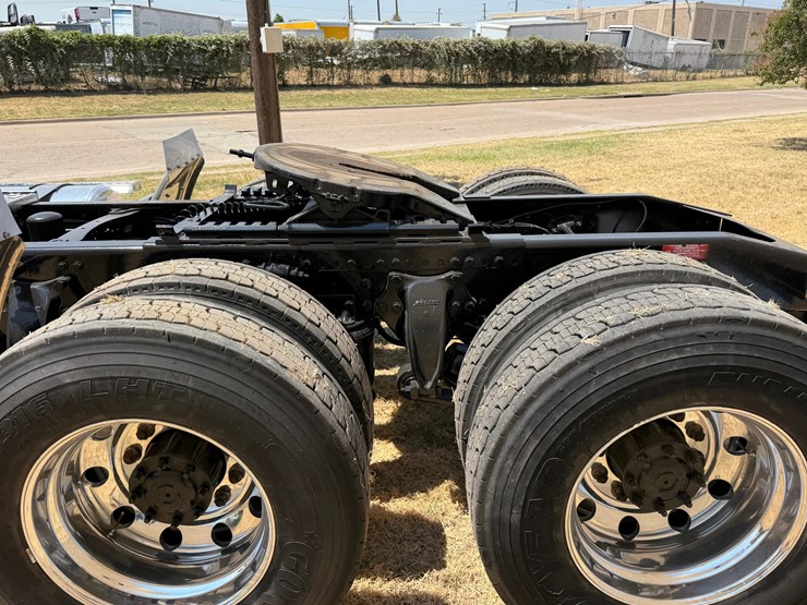 2017-western-star-4900fa-image-9