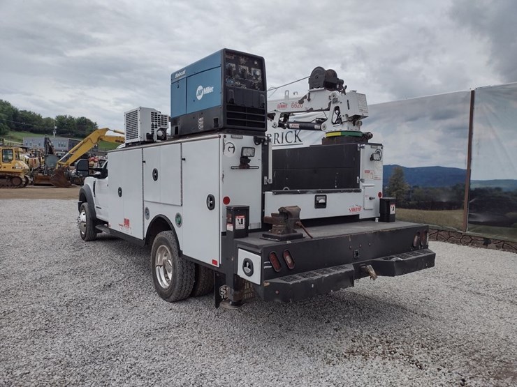 18-ford-f550-image-51