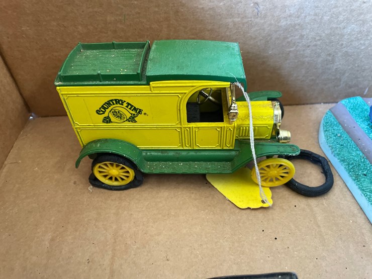 #4713-•-assortment-of-toy-tractors-image-9