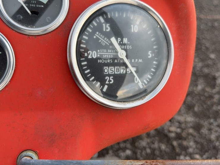 massey-ferguson-135-image-16