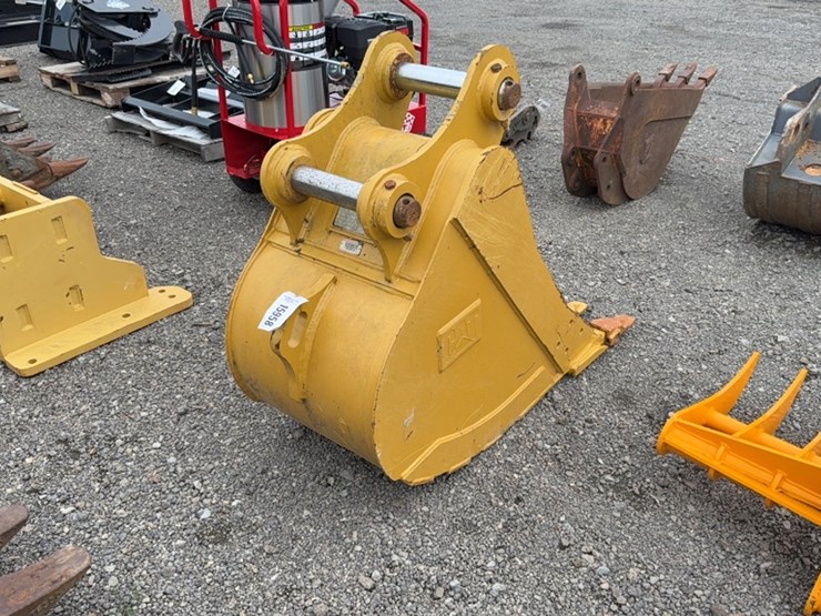 2005-caterpillar-24-image-3